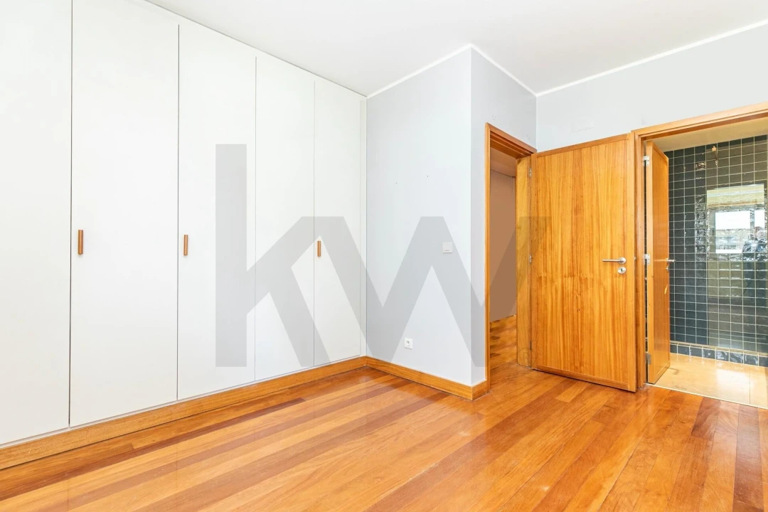 Apartamento T4 para Arrendamento em Lumiar Foto 12