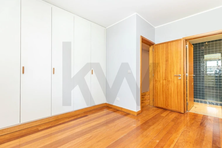 Apartamento T4 para Arrendamento em Lumiar Foto 12