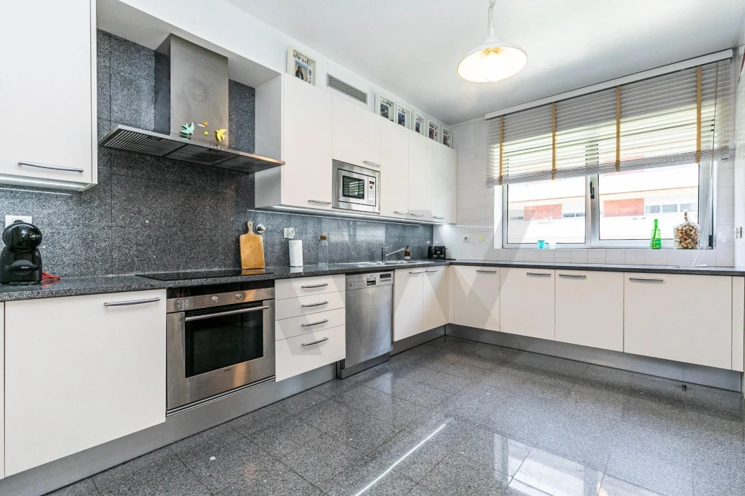 Apartamento T4 para Arrendamento em Lumiar Foto 17