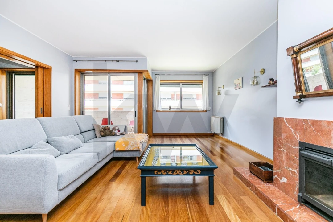 Apartamento T4 para Arrendamento em Lumiar Foto 4