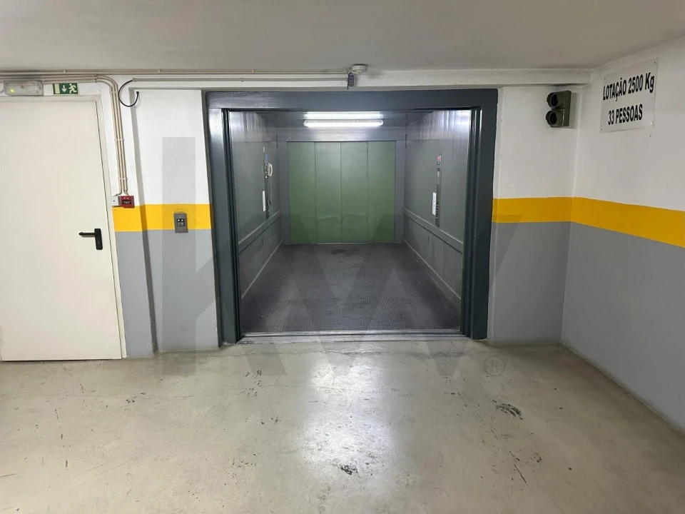Garagem para Venda em Avenidas Novas Foto 7