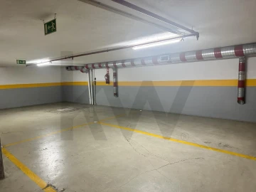 Garagem para Venda em Avenidas Novas