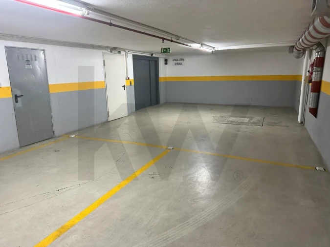 Garagem para Venda em Avenidas Novas Foto 13