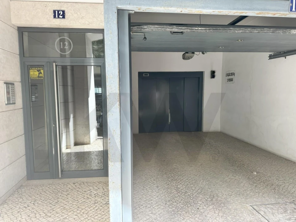 Garagem para Venda em Avenidas Novas Foto 4