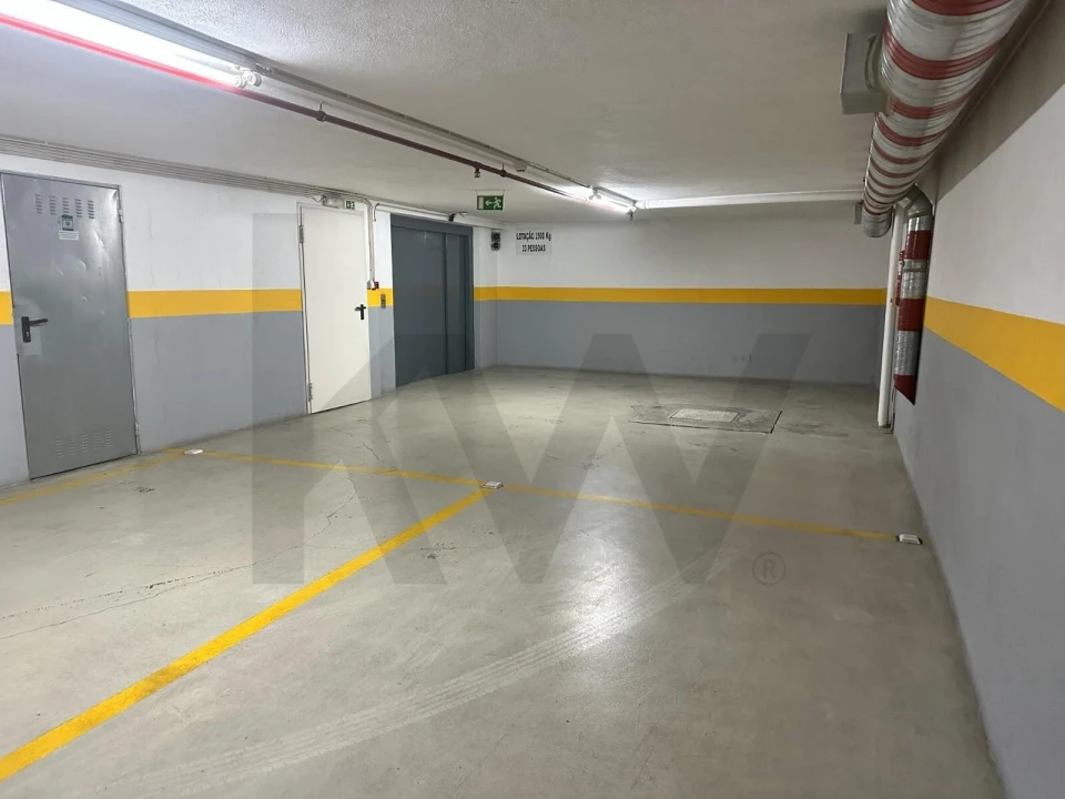 Garagem para Venda em Avenidas Novas Foto 21