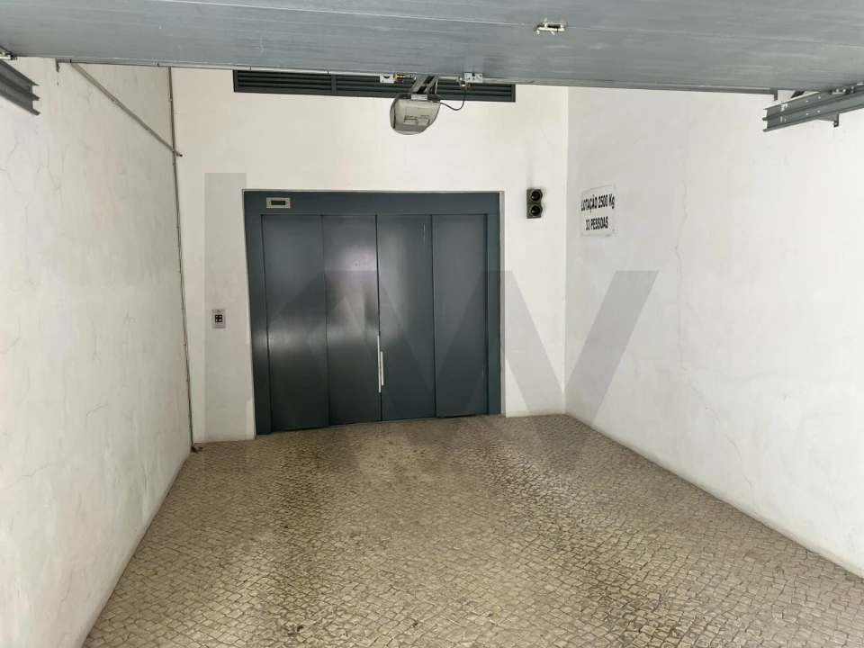 Garagem para Venda em Avenidas Novas Foto 6