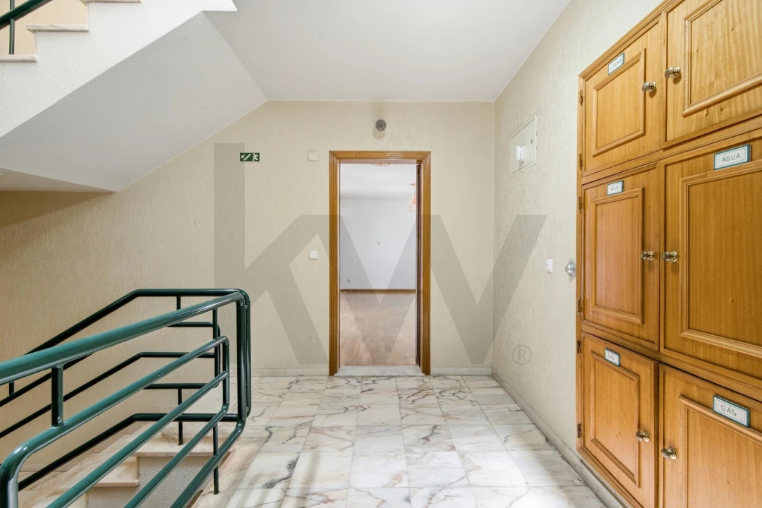 Apartamento T3 para Arrendamento em Carcavelos e Parede Foto 40
