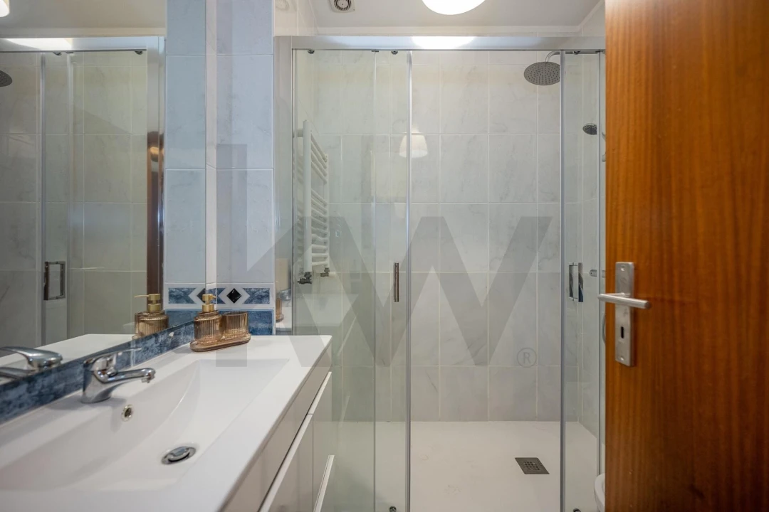 Apartamento T2 para Venda em Creixomil Foto 14