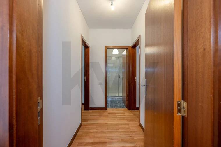 Apartamento T2 para Venda em Creixomil Foto 12