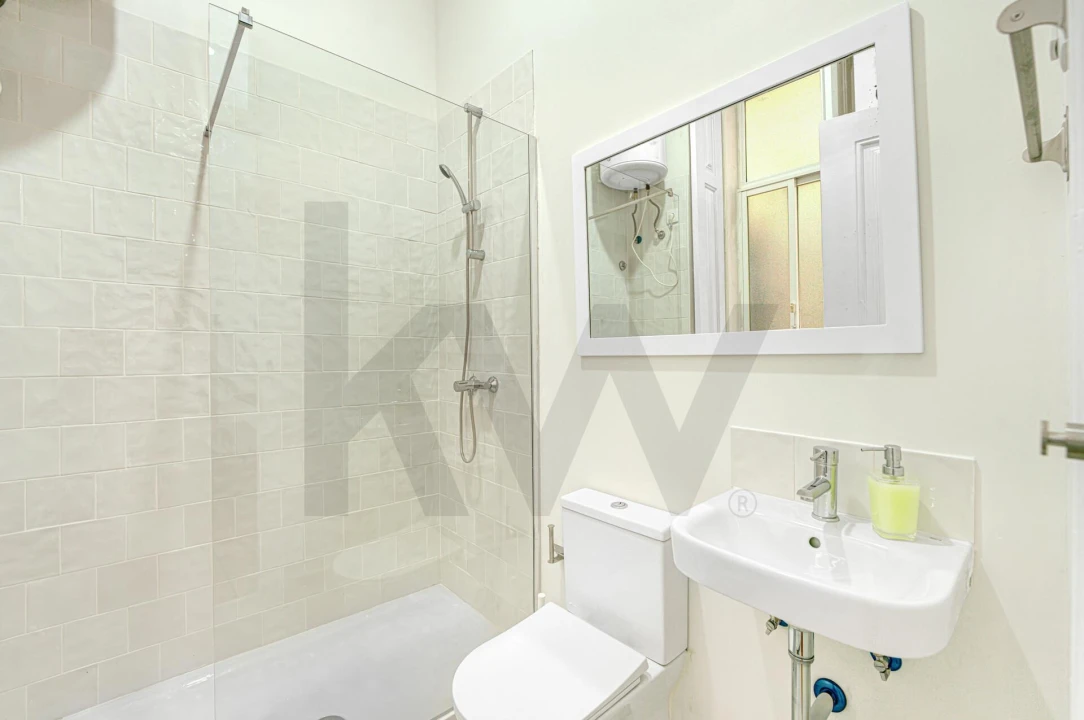 Quarto para Arrendamento em Avenidas Novas Foto 12