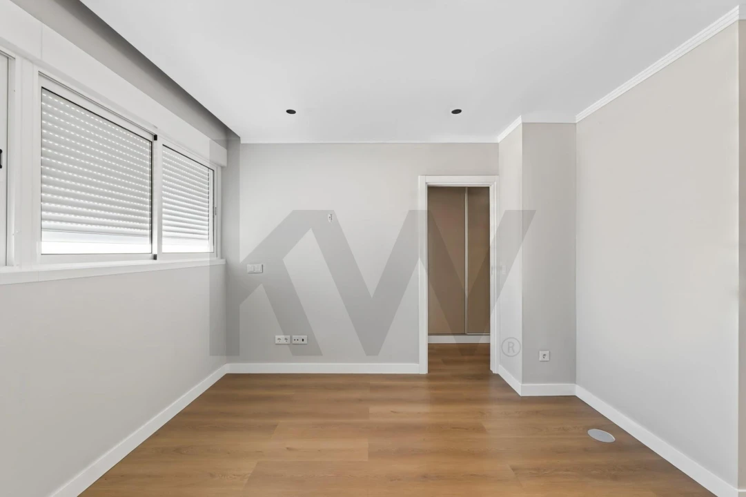Apartamento T1 para Arrendamento em Alvalade Foto 9