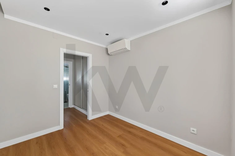 Apartamento T1 para Arrendamento em Alvalade Foto 8