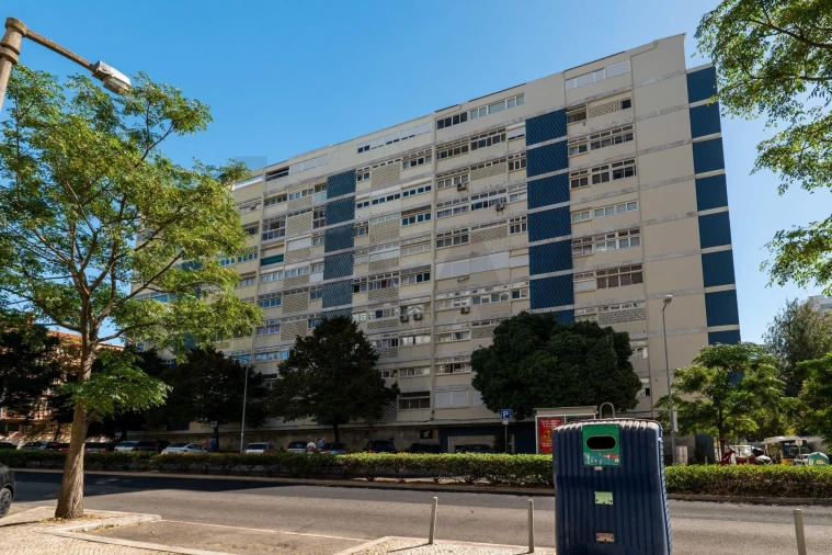Apartamento T1 para Arrendamento em Alvalade Foto 17