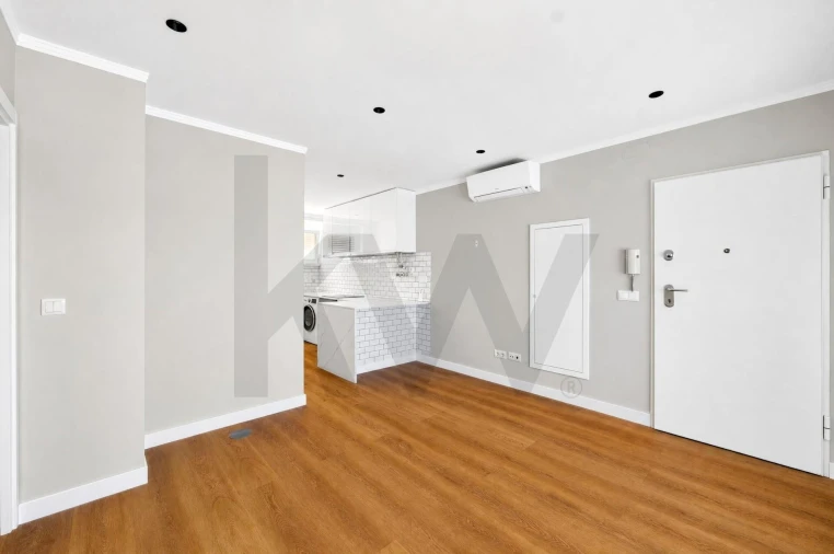 Apartamento T1 para Arrendamento em Alvalade Foto 2