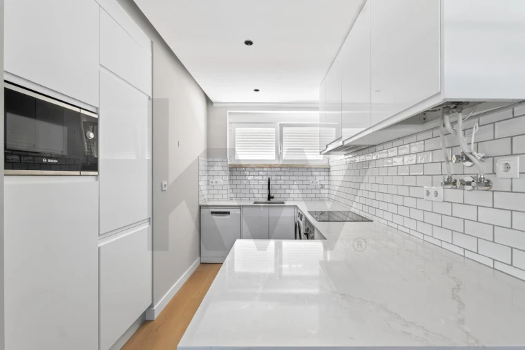 Apartamento T1 para Arrendamento em Alvalade Foto 3