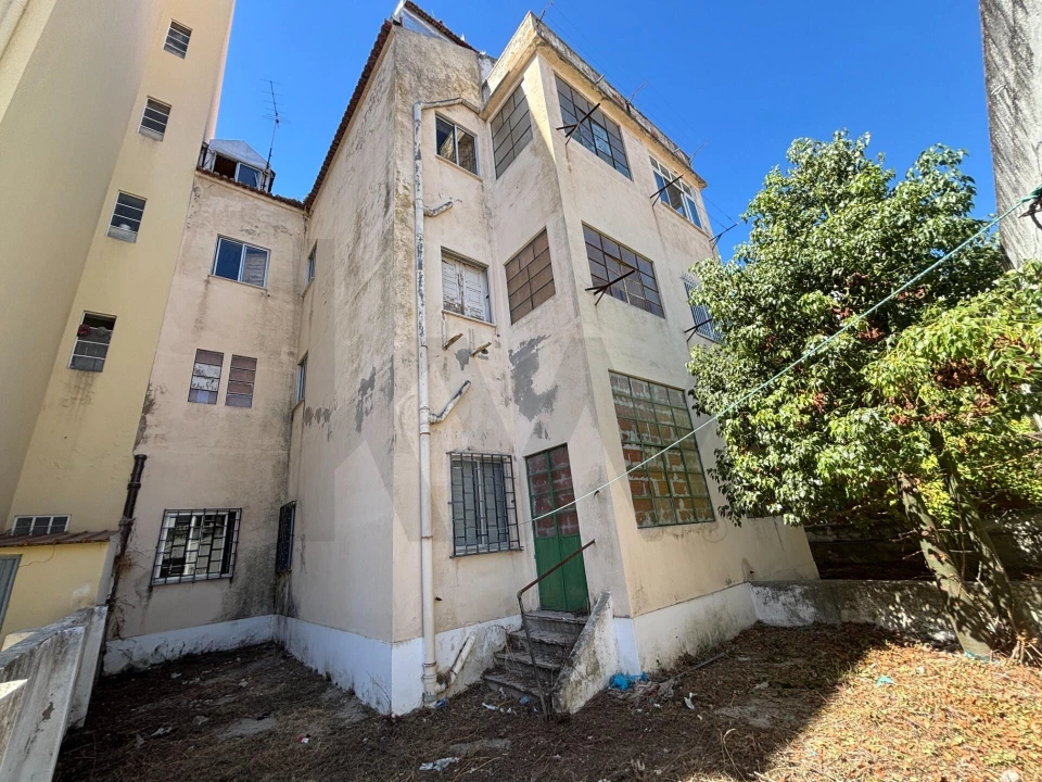 Prédio para Venda em Almada, Cova da Piedade, Pragal e Cacilhas Foto 1