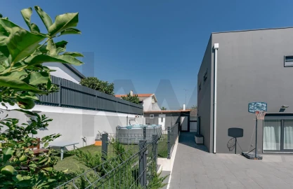 Moradia T3 para Venda em São Domingos de Rana