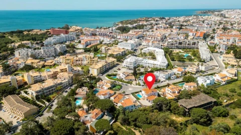 Moradia T4 para Arrendamento em Albufeira e Olhos de Água