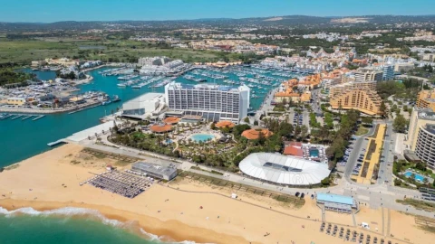 Moradia T4 para Arrendamento em Albufeira e Olhos de Água