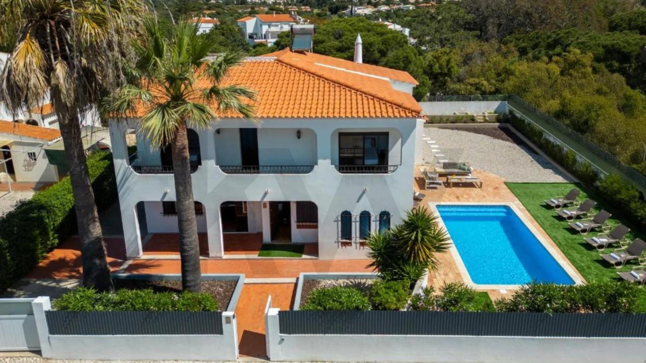 Moradia T4 para Arrendamento em Albufeira e Olhos de Água Foto 1