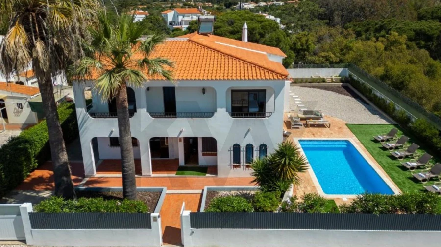 Moradia T4 para Arrendamento em Albufeira e Olhos de Água