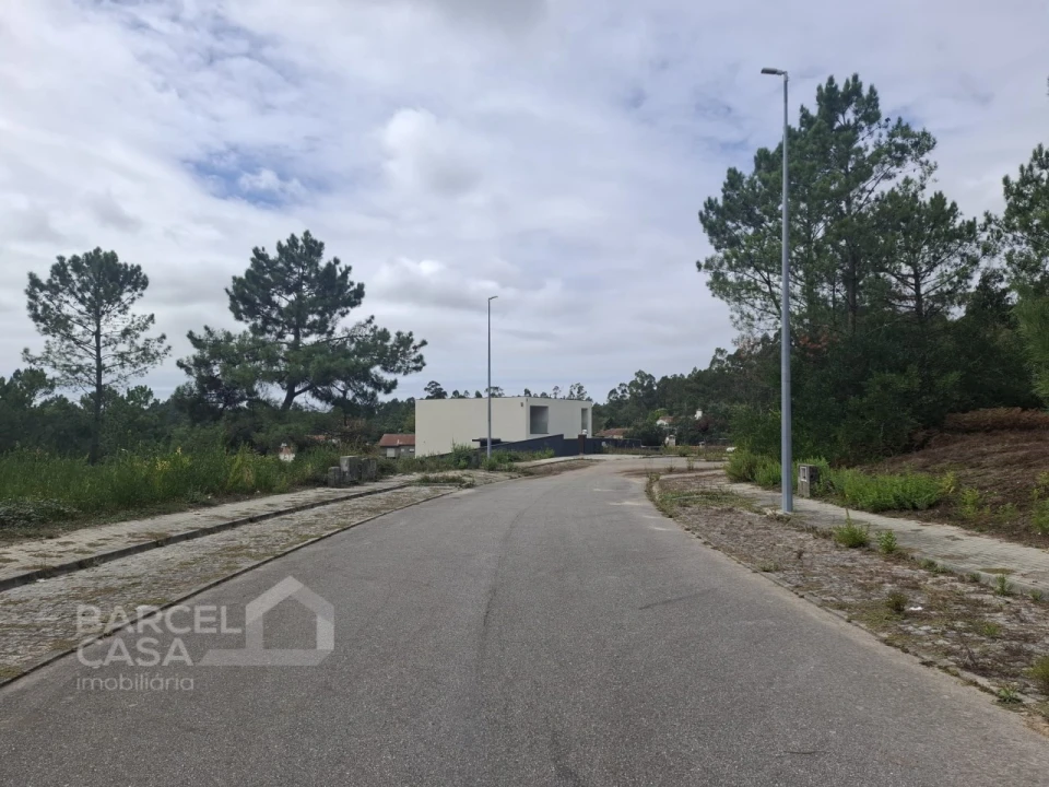 Terreno para Venda em Vila Cova e Feitos Foto 1