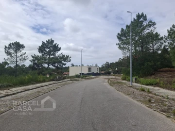 Terreno para Venda em Vila Cova e Feitos