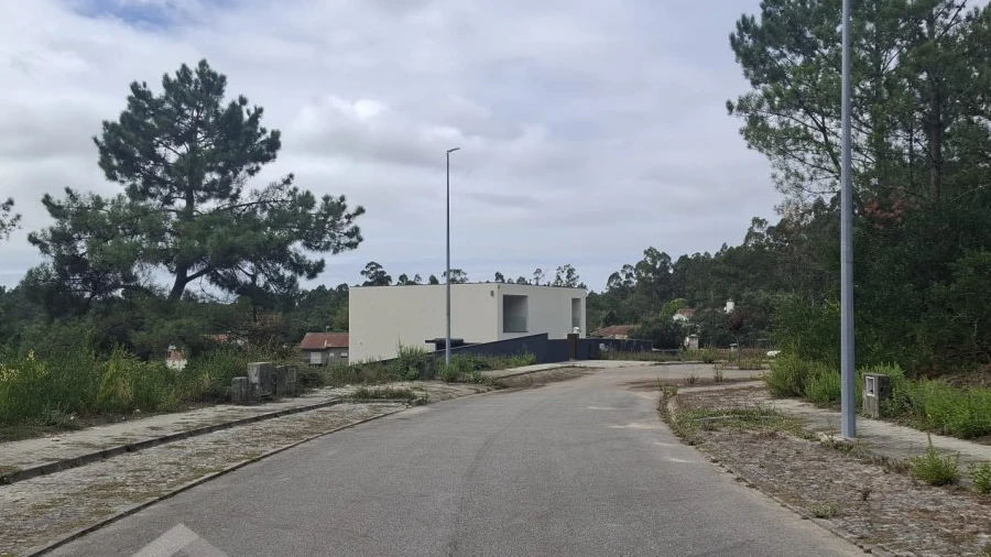 Terreno para Venda em Vila Cova e Feitos