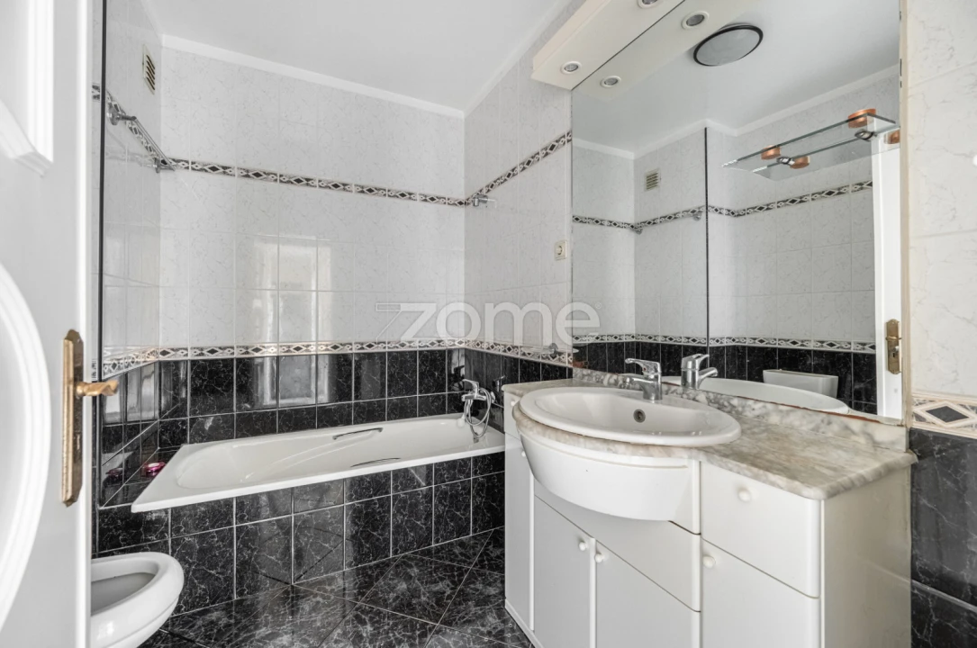 Apartamento T3 para Venda em Riba de Ave Foto 16