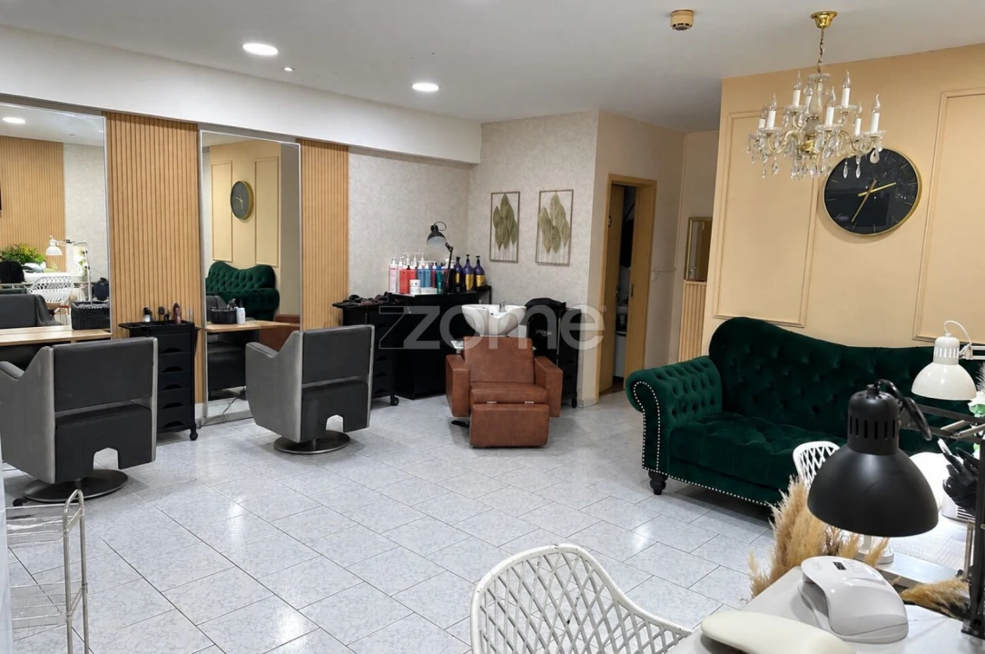 Negócio para Venda em Santa Marinha e São Pedro da Afurada Foto 1