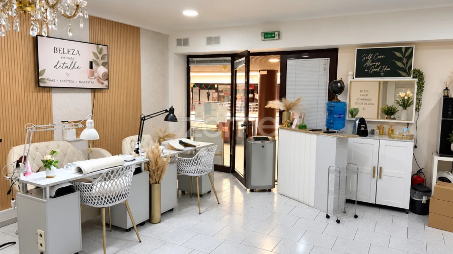 Negócio para Venda em Santa Marinha e São Pedro da Afurada