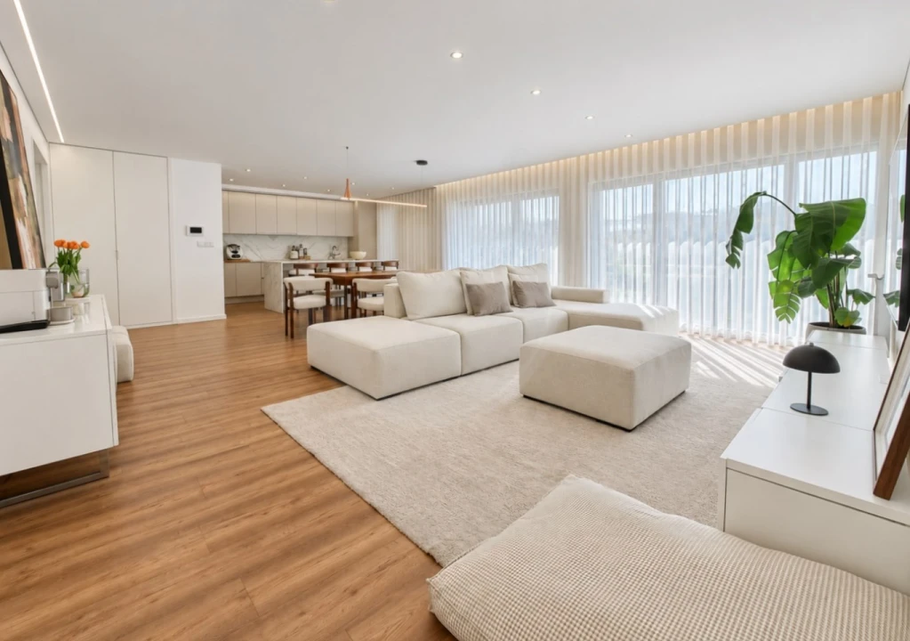 Apartamento T4 para Venda em Póvoa de Varzim, Beiriz e Argivai Foto 1