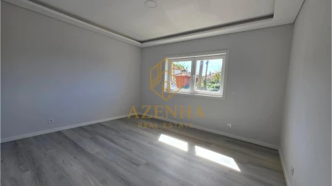 Moradia T3 para Venda em Santa Maria de Lamas