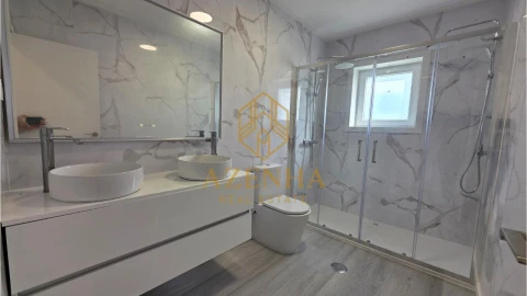 Moradia T3 para Venda em Santa Maria de Lamas