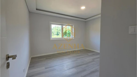 Moradia T3 para Venda em Santa Maria de Lamas