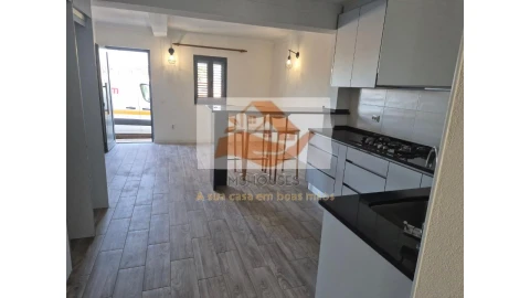 Moradia T2 para Venda em Alvalade