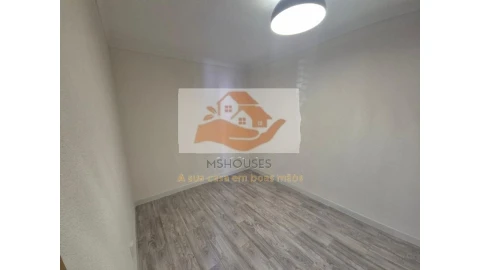 Moradia T2 para Venda em Alvalade