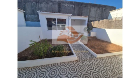 Moradia T2 para Venda em Alvalade