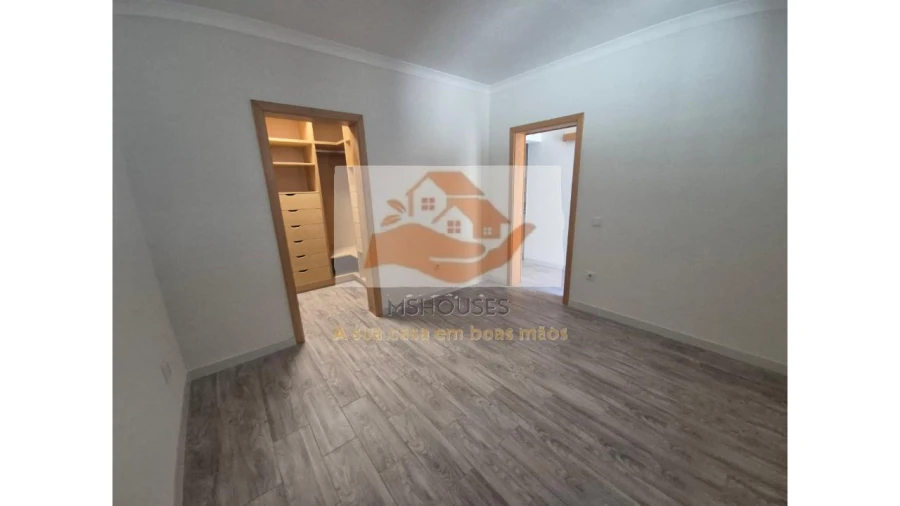 Moradia T2 para Venda em Alvalade Foto 7
