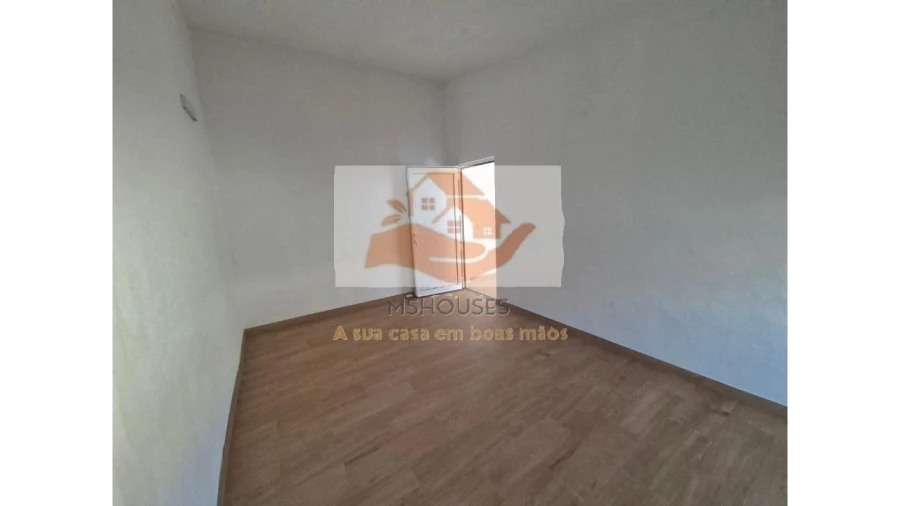 Moradia T2 para Venda em Alvalade Foto 24