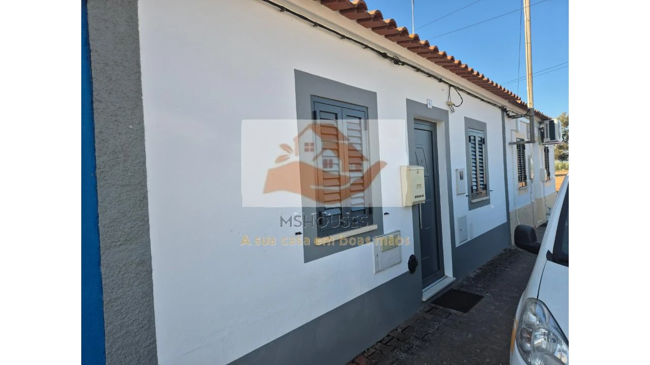 Moradia T2 para Venda em Alvalade Foto 1