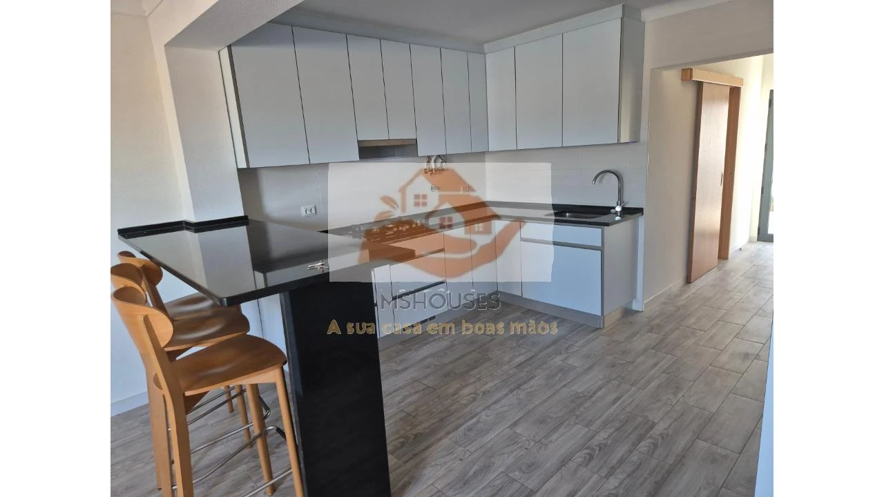 Moradia T2 para Venda em Alvalade Foto 4