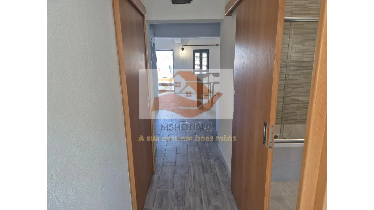Moradia T2 para Venda em Alvalade Foto 6