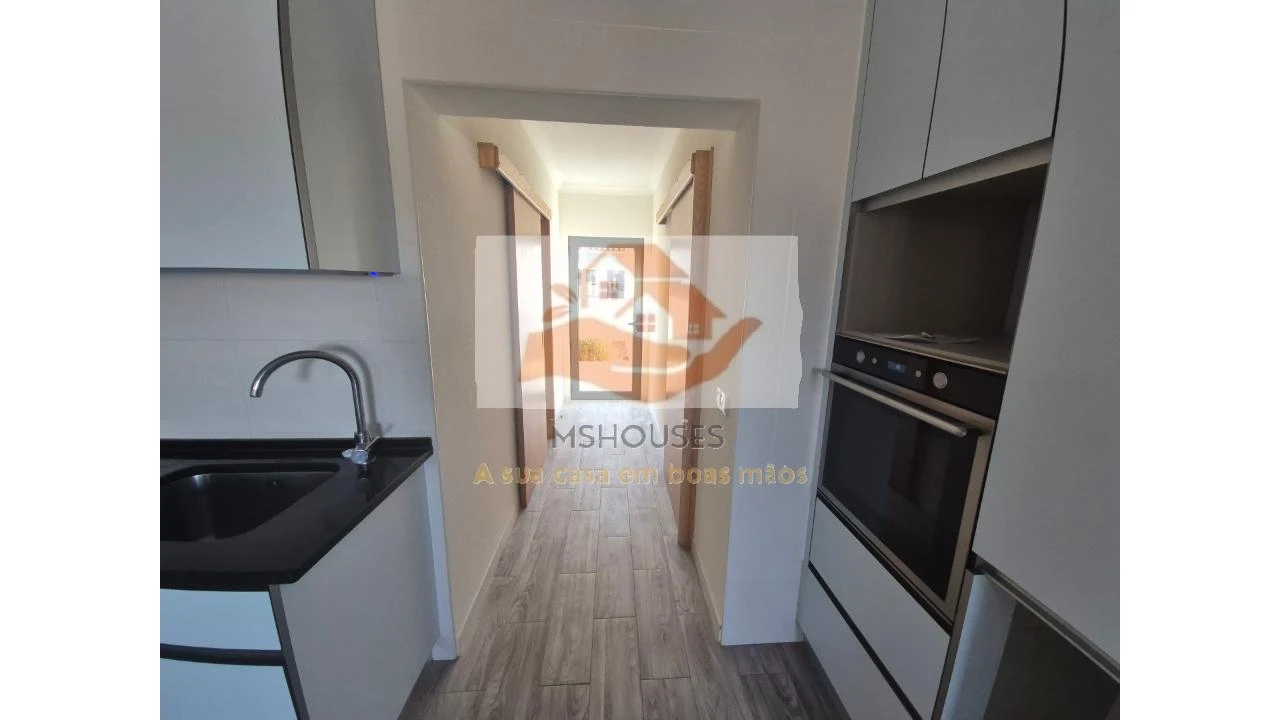 Moradia T2 para Venda em Alvalade Foto 3