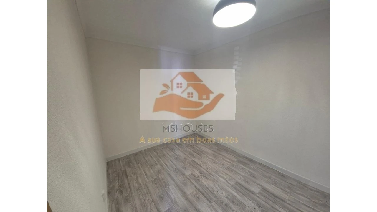 Moradia T2 para Venda em Alvalade Foto 4