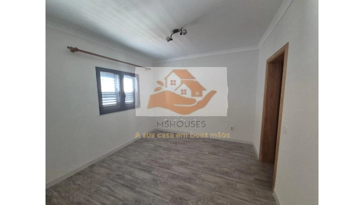 Moradia T2 para Venda em Alvalade Foto 6