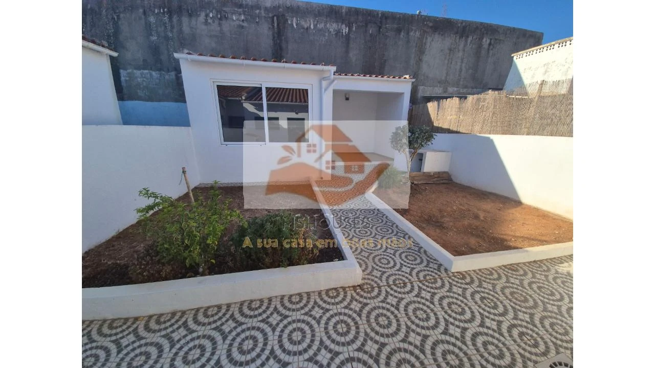 Moradia T2 para Venda em Alvalade Foto 21