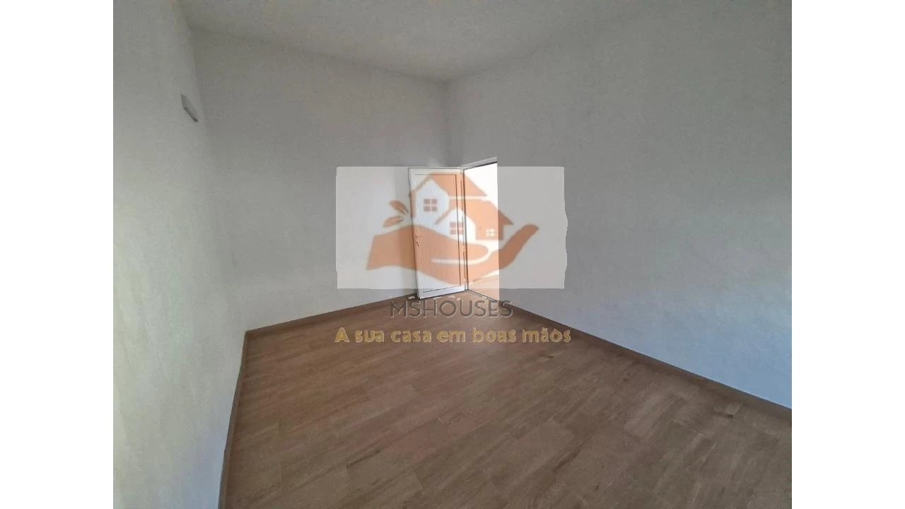 Moradia T2 para Venda em Alvalade Foto 24