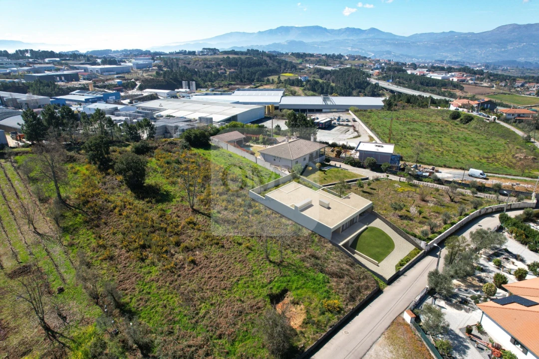 Terreno para Venda em Constantim e Vale de Nogueiras Foto 1