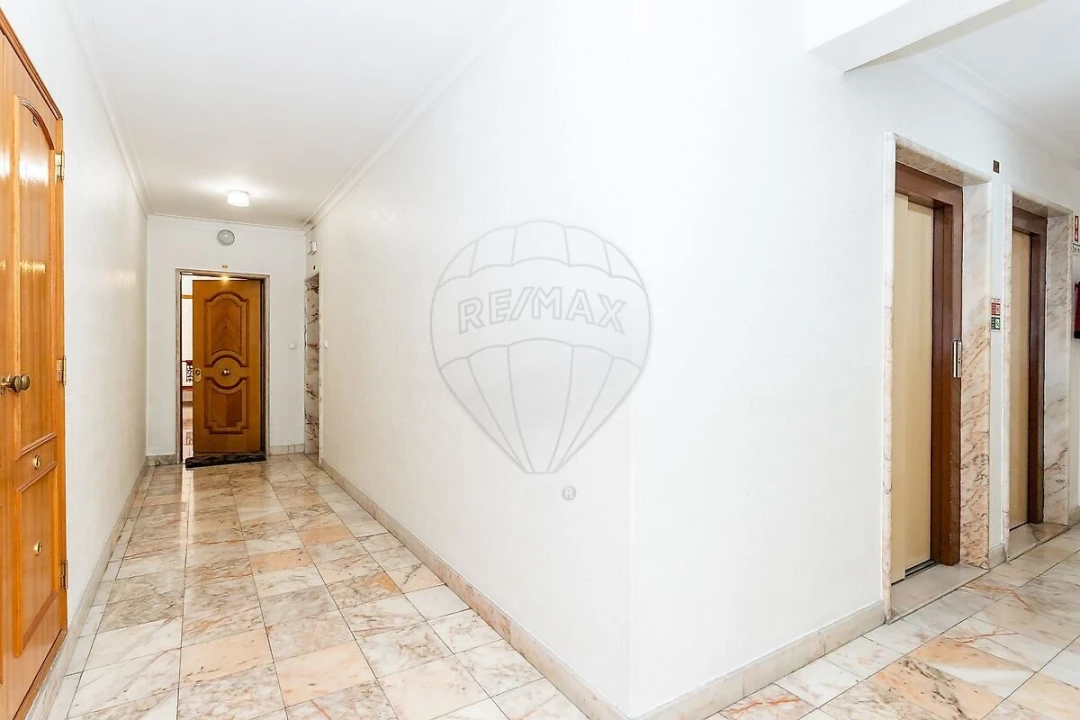 Apartamento T1 para Venda em Benfica Foto 12